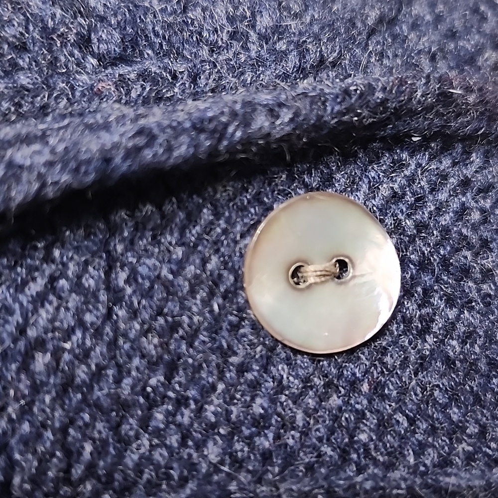 TSE $599 Navy Cashmere Cardigan Abalone Shell Buttons Cable Knit Crop Sz. M EUC - Picture 5 of 13